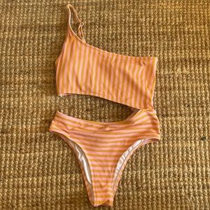 Small quicksilver one piece never worn